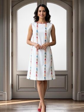 Vintage Embroidered Floral White Sleeveless
Sheath Dress